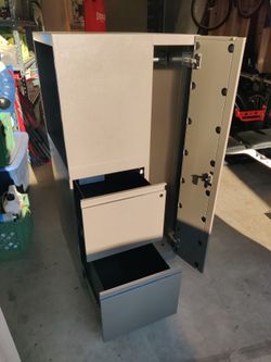 Metal locker