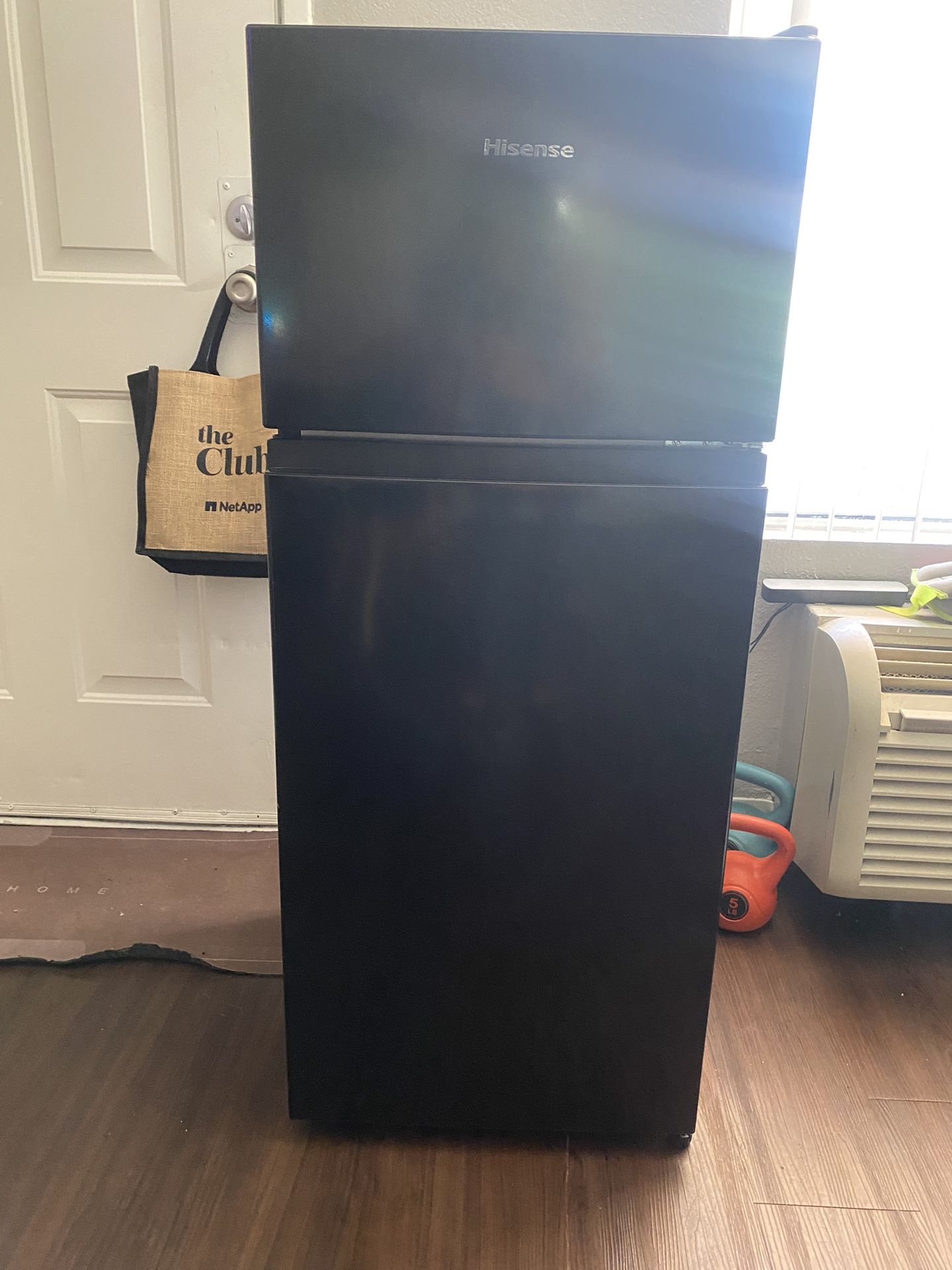 3.5ft Hisense Refrigerator/ Freezer VERY BIG