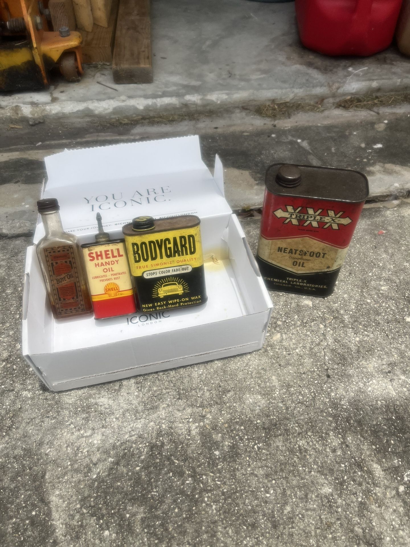 Vintage Cans And Bottle (4)