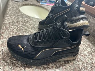 Pumas woman’s sz 7