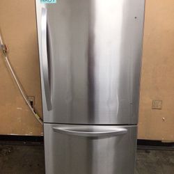 33 W Bottom Freezer 