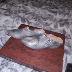 7 1/2 -8 Womans Boots