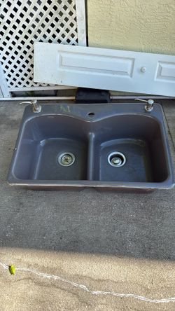 Kohler Kitchen Sink. Cast Iron