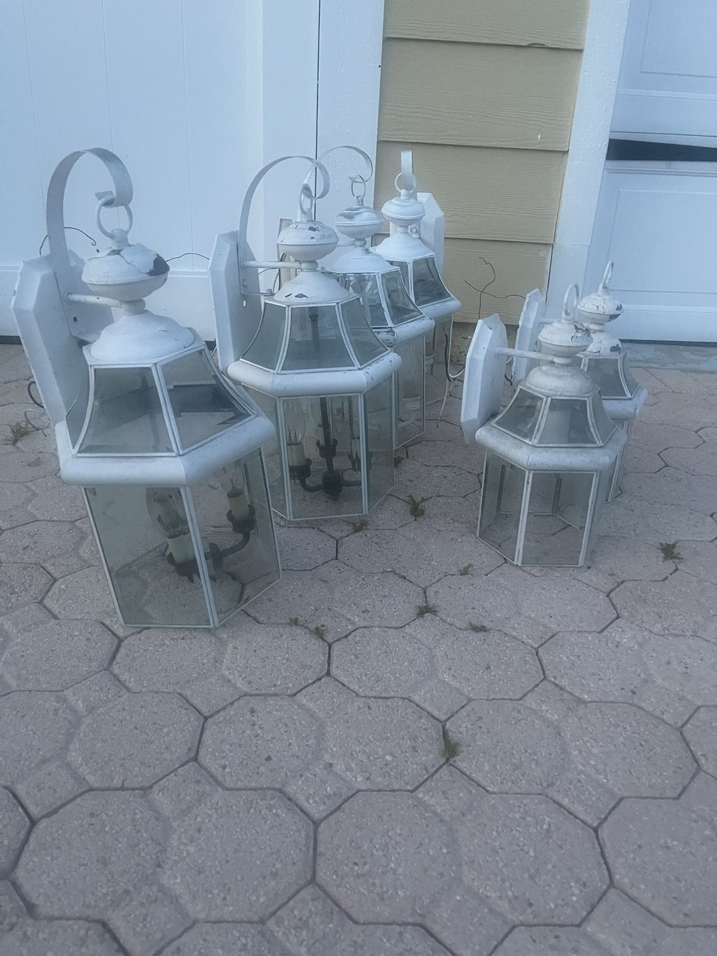 Carriage Lights (6) FREE