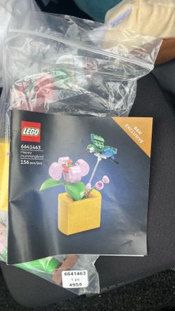 Hummingbird with flower Lego set