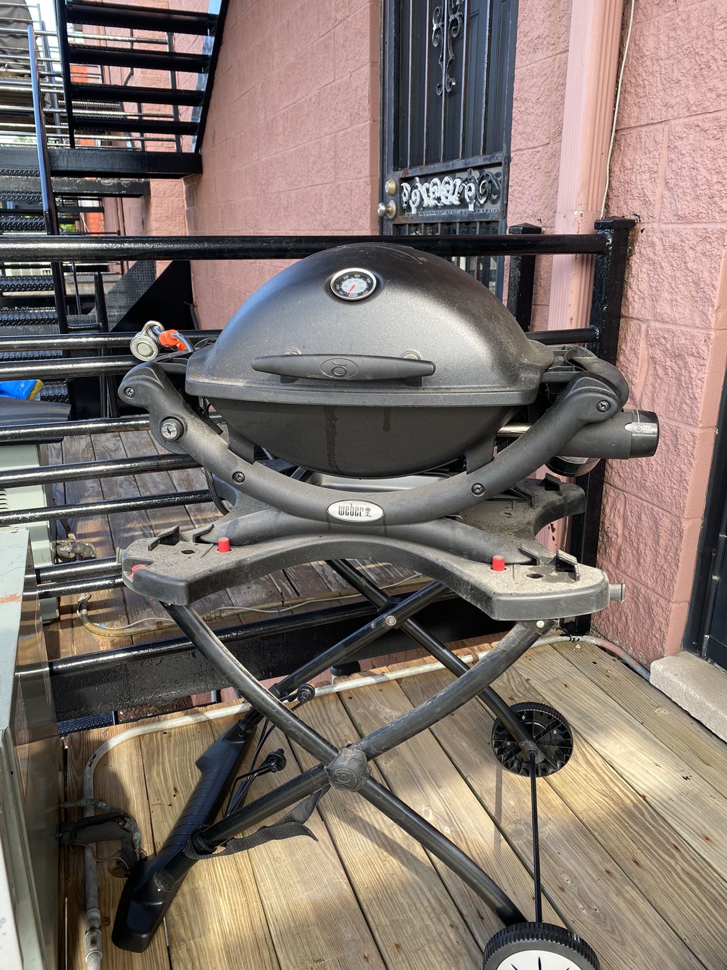 er PORTABLE grill Q1200 for Sale in Chicago, IL OfferUp