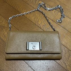 𝐏𝐑𝐀𝐃𝐀   Shoulder Bag Pochette