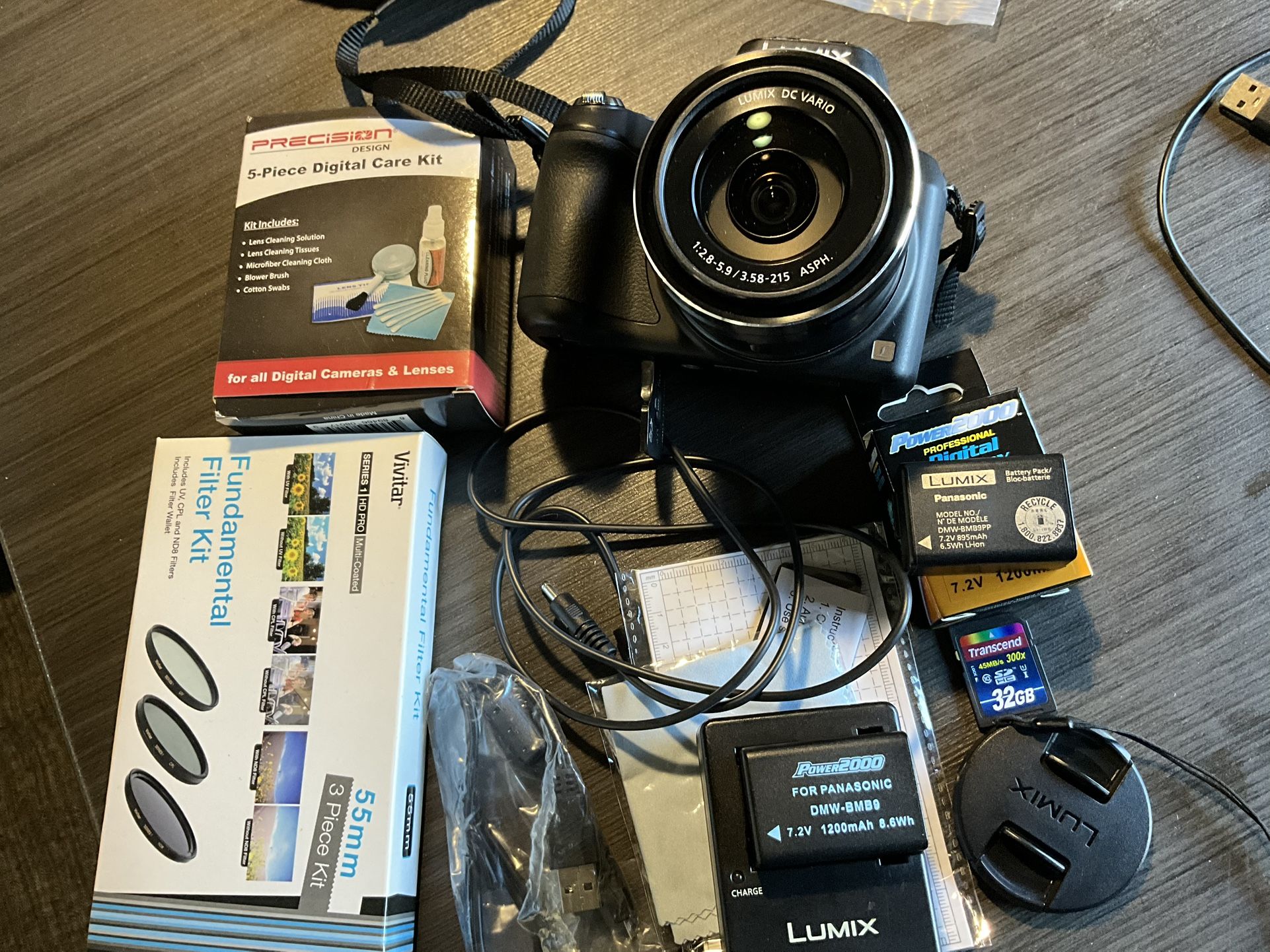 Panasonic LUMIX DMC-FZ70 digital camera & video recorder In Excellent Condition!