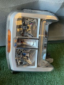 2023 2025. Ford 250 f350. Right side headlight oem. Halogen