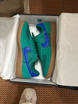 New Nike shoes size 10 men’s