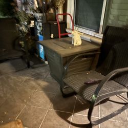 Fire pit with 2 Chairs