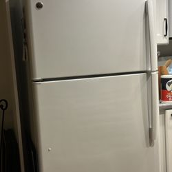 GE Refrigerator 