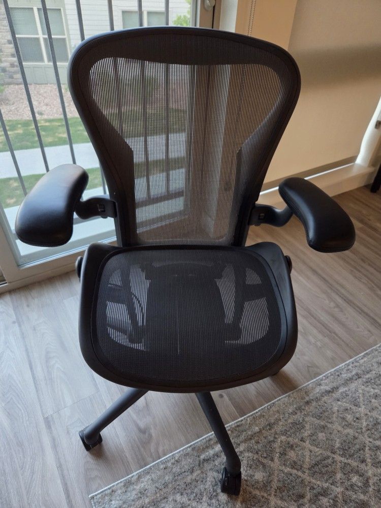 2020 Herman Miller Aeron - Size B (Medium) - Excellent Condition