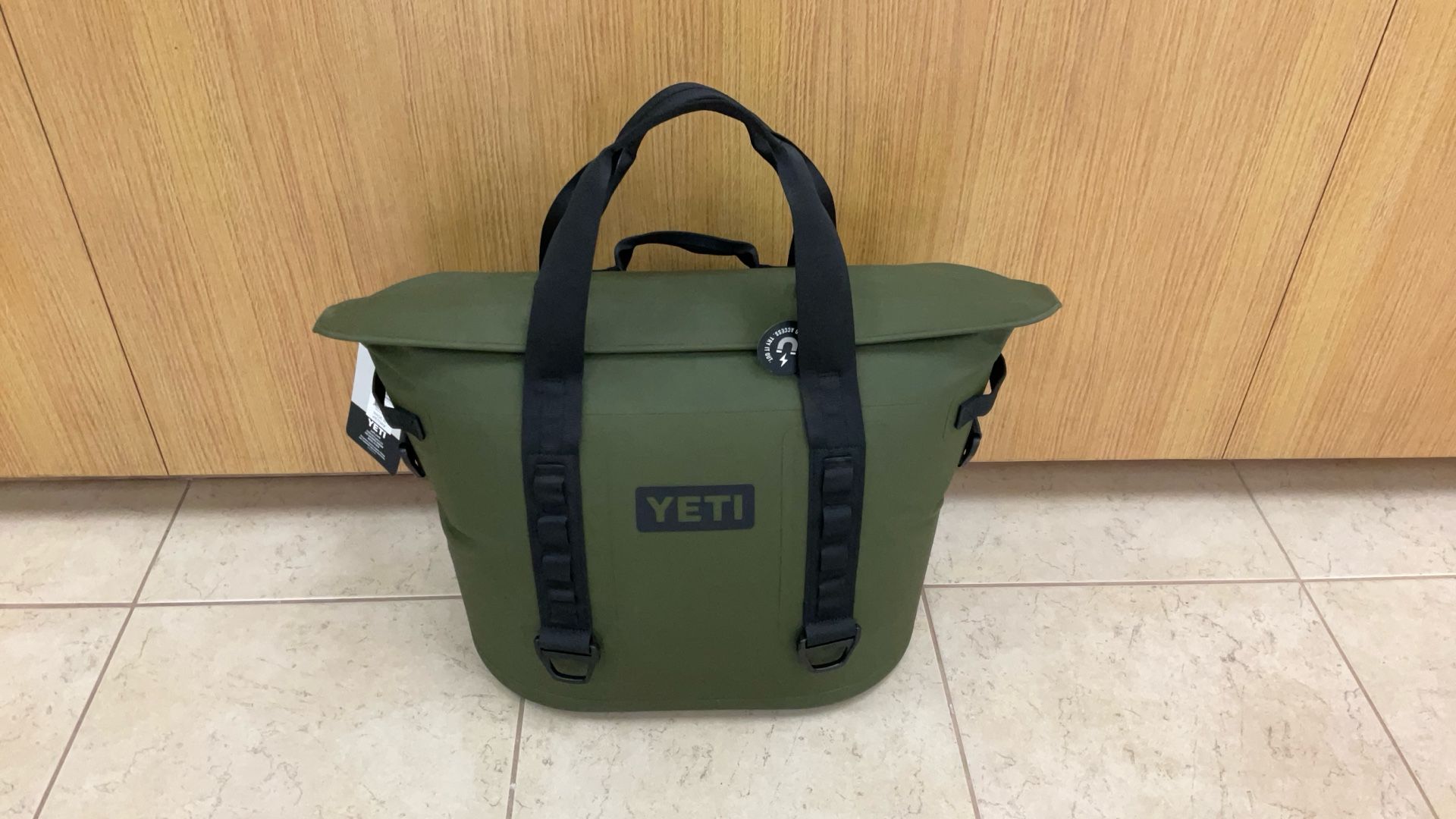 YETI HOPPER M30 SOFT COOLER OLIVE/BLACK.