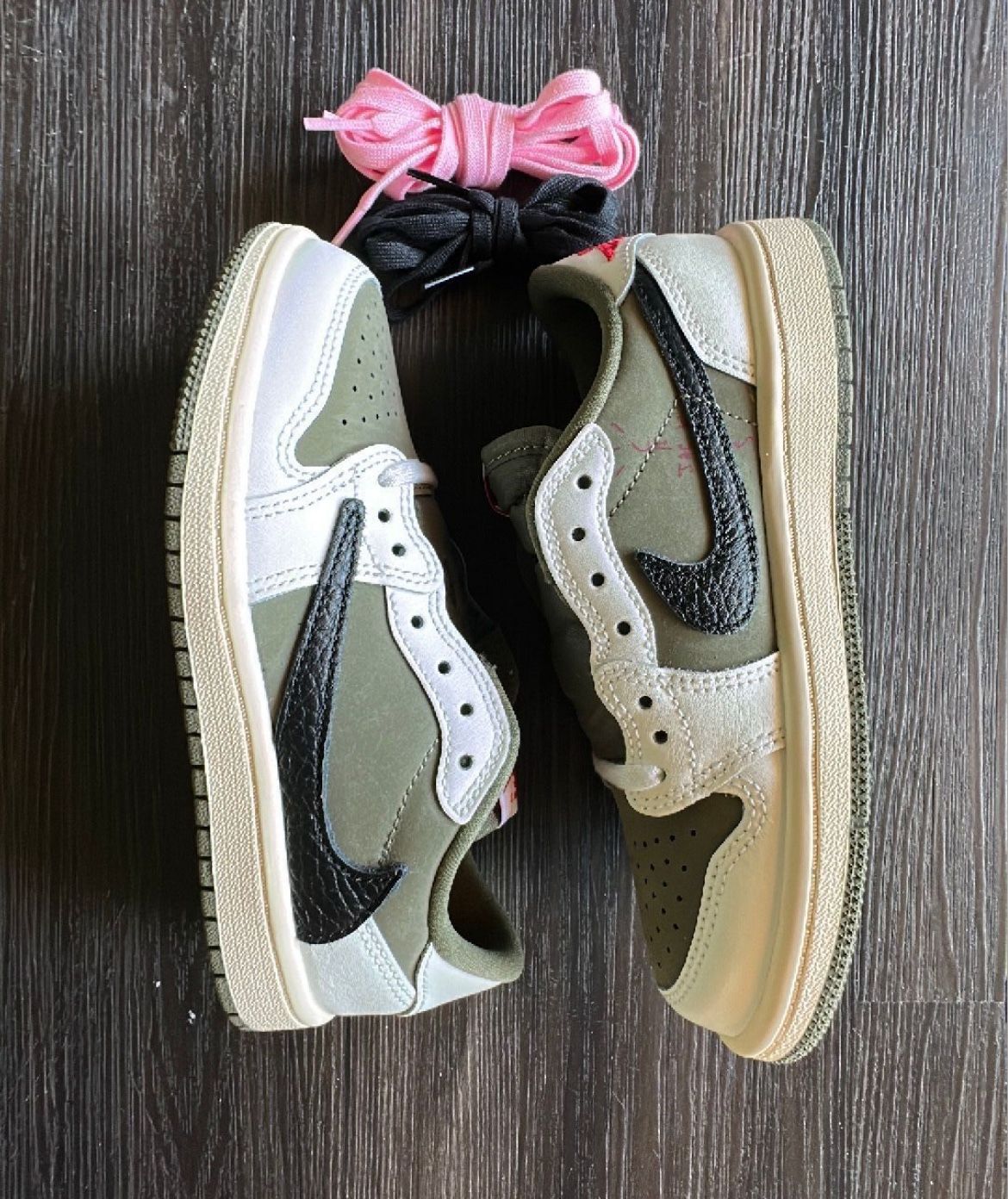 1y Travis Scott Medium Olive Jordan 1s/New/No box