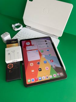 Apple IPad Air 5th Generation (10.9” Liquid Retina/ M1 chip / 2022 Model) 64GB with pen, keyboard case & Accessories (256gb $479)