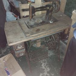 Antique Singer Sewing Machine Foldable With Desk