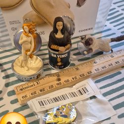 New Art Figure Miniature Toy Mona Lisa da Vinci, Cute Cat ,This is Fine Dog Pin