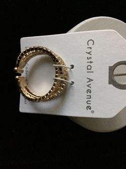 Beautiful ring, all money goes to American Cancer Society. October is breast cancer awareness month. Help a great cause