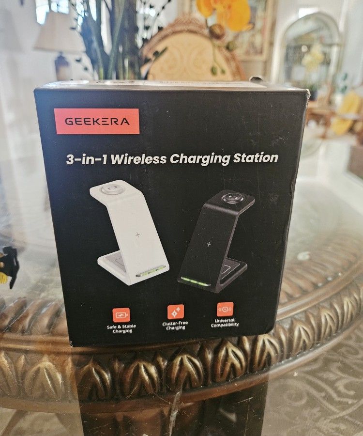 3 In 1 Wireless Charging Station 👀READ BELOW ⬇️IT'S AVAILABLE ✅️