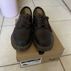 Dr martens never worn before in dark brown size 9 in men’s