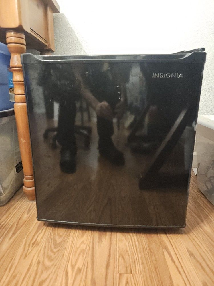 mini fridge 1.6 Cubic Feet