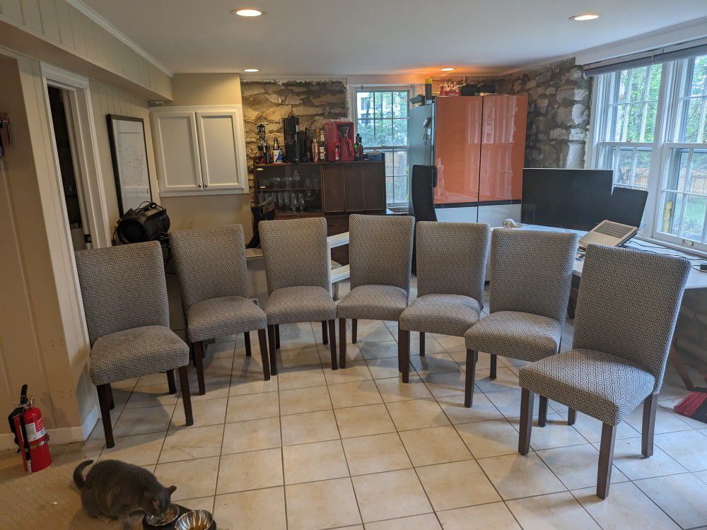 7 Dining Room chairs good Condition 