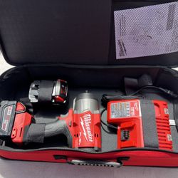 Milwaukee M18 FUEL Impact Wrench Kit come with two battery 5.0 and charger
