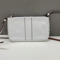 Coach purse. Item No (Shopgoodwill)