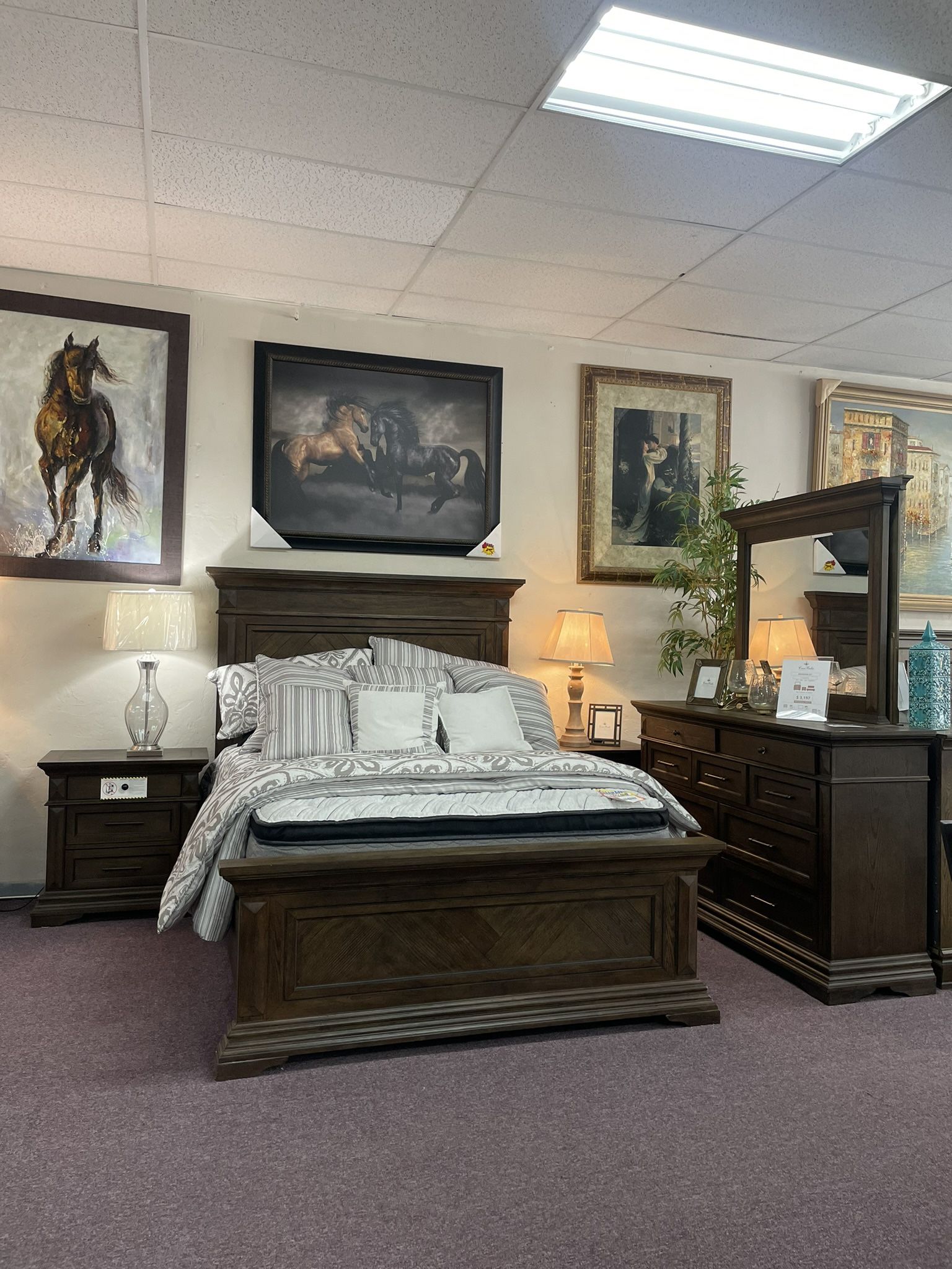 4 Piece Queen Solid Wood Bedroom Set 
