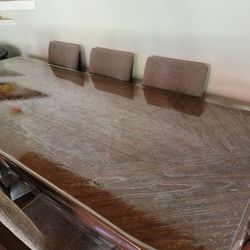 Long table with 6 cheirs