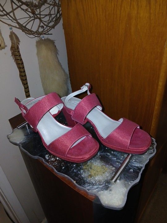 Delights Size 7 Color Maroon