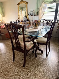 Mesa de Comedor de Seis Personas (Dining Table Seats Six Persons)