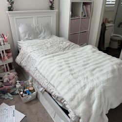Girl’s Twin Bed Frame With Box Spring 
