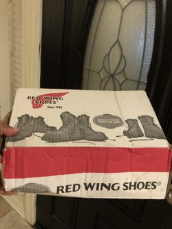 Red wing steel toe shoes