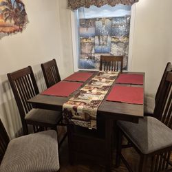 EXTENDABLE DINING TABLE