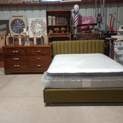 Queen / King / CA King Beds With Mattresses 