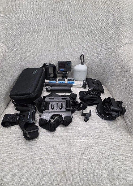 GOPRO HERO 10 BLACK WITH ACCESSORIES