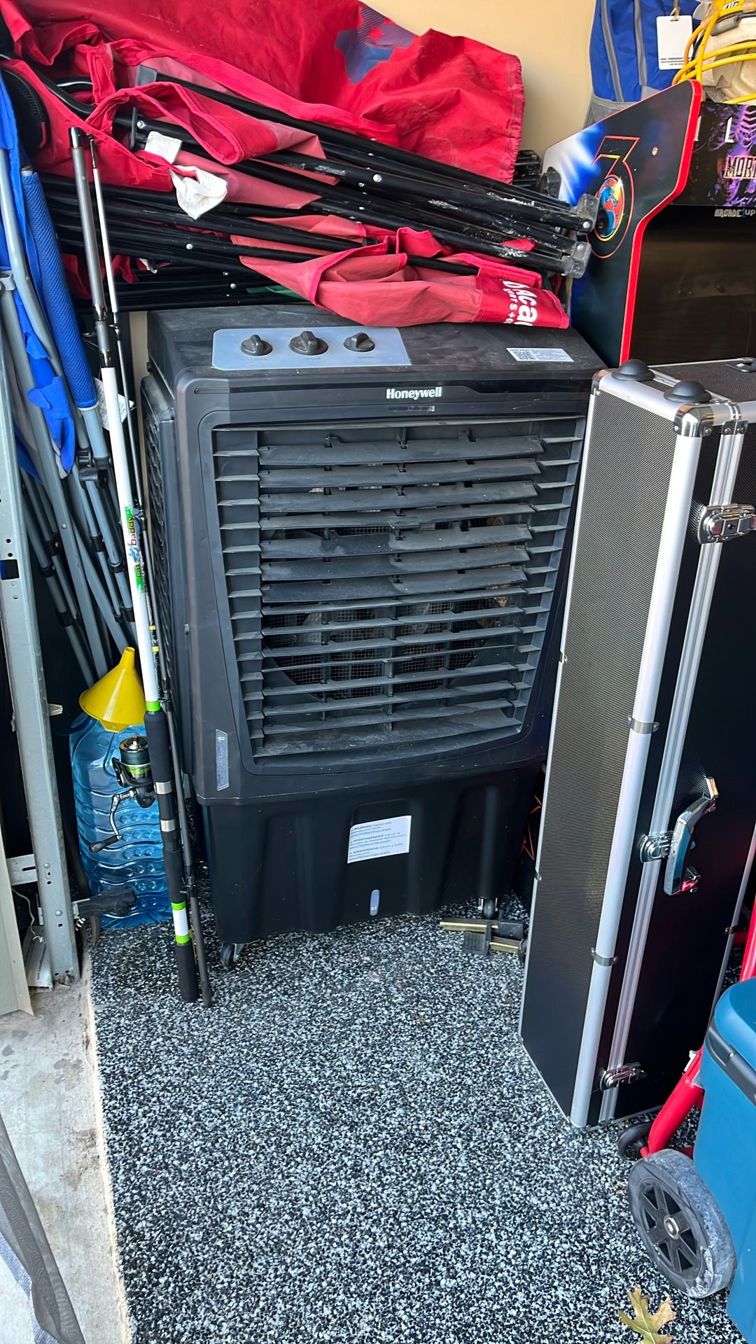 Honeywell CO610PM Outdoor Evaporative Air Cooler and Fan, 2669 CFM for Large Spaces - 14 Gallon Tank, Black 