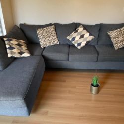 🛋 Jeromes Sectional Sofa Couch 🚚 DELIVERY AVAILABLE