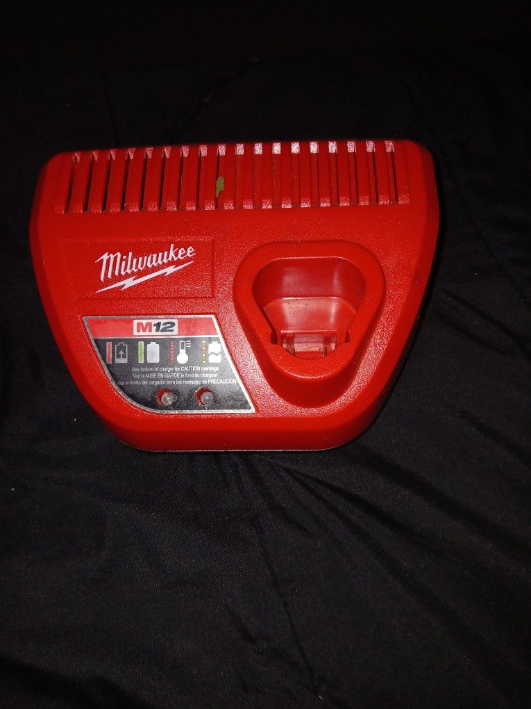 Milwaukee Charger❗️❗️ For 15 Dollars And Works