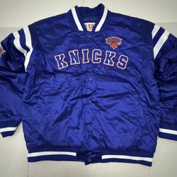 NWT  New York Knicks  Satin Bomber Jacket  Diamond Quilted Interior & Exterior  Lined Snap Button Embroidered  Royal Blue Orange  Men  Size Medium 