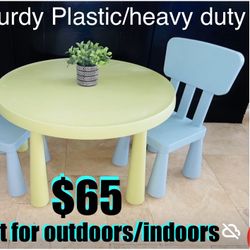 $65 Kids around Table Set with 2 chairs outdoors/indoors heavy duty plastic in great condition