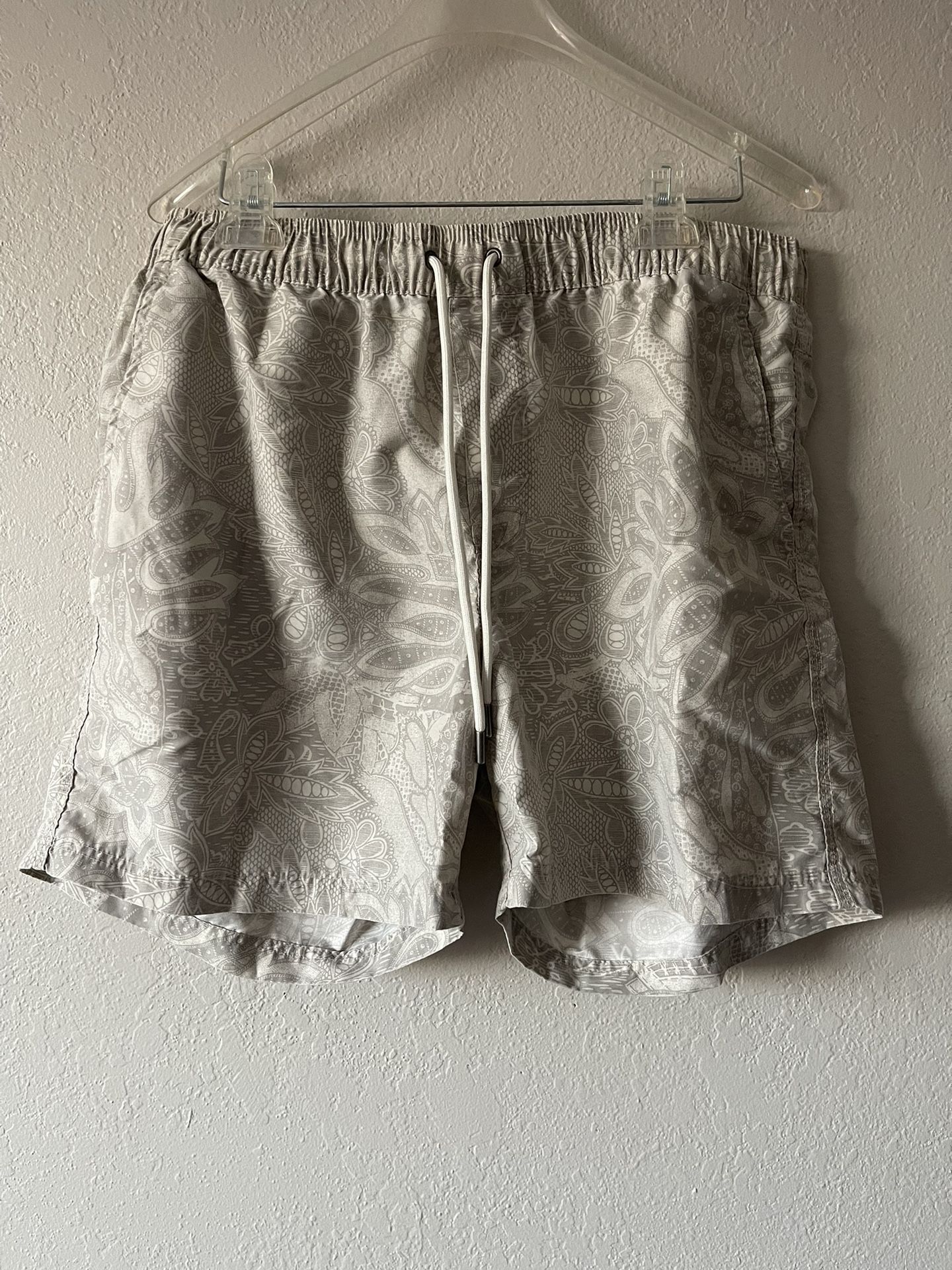 Cotton On, Mens Cream Paisley Pockets Drawstring Beach Shorts, Size XL