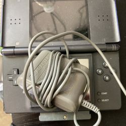 Nintendo DS Lite /w Charger