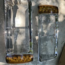 Freightliner FLD Chrome Headlight Bezels With Led Turn Signal And Parking Light