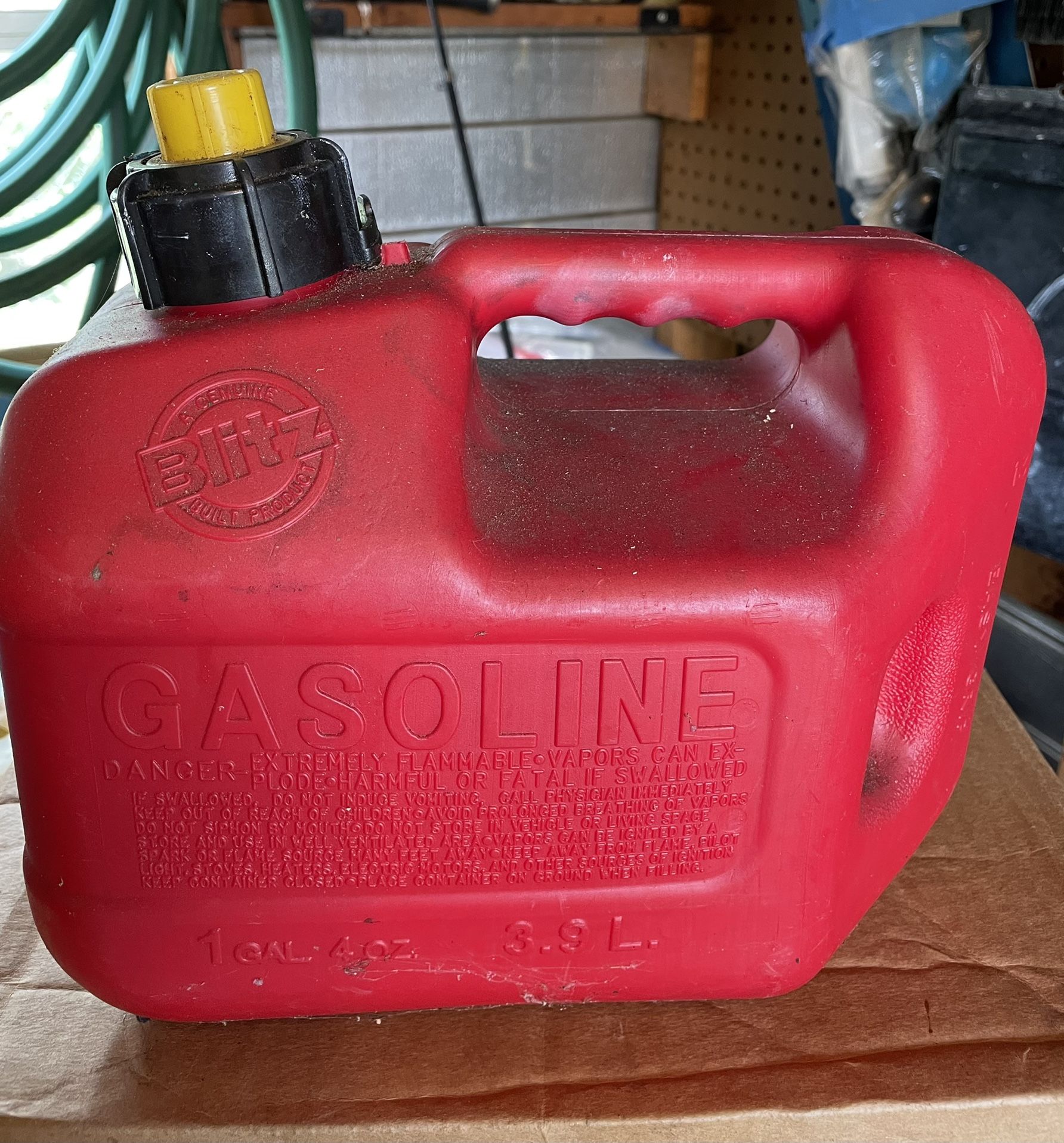 GAS CAN - 1 Gallon 4 oz