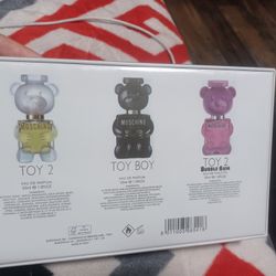 Vendo 3 sets de fragancias Mochino 