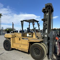 CAT DP150 FORKLIFT - 30k lb CAP  - DIESEL