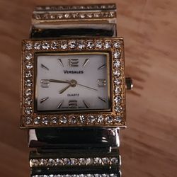 Versales Quartz Bangle Watch